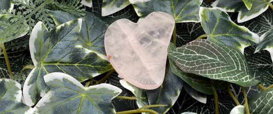 Ontdek de Magie van Rozenkwarts Guasha: Een Gids voor Beginners